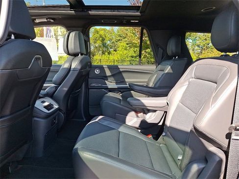 New 2025 Lincoln Navigator L Reserve w/ Jet Appearance Package image 5