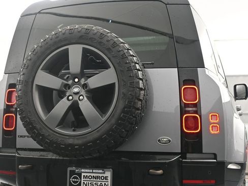 Used 2022 Land Rover Defender 110 X-Dynamic SE image 11