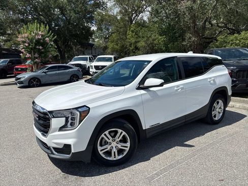 Used 2022 GMC Terrain SLE FWD image 2