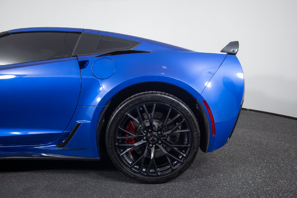 Used 2016 Chevrolet Corvette Z06 w/ 3LZ Preferred Equipment Group RWD image 11