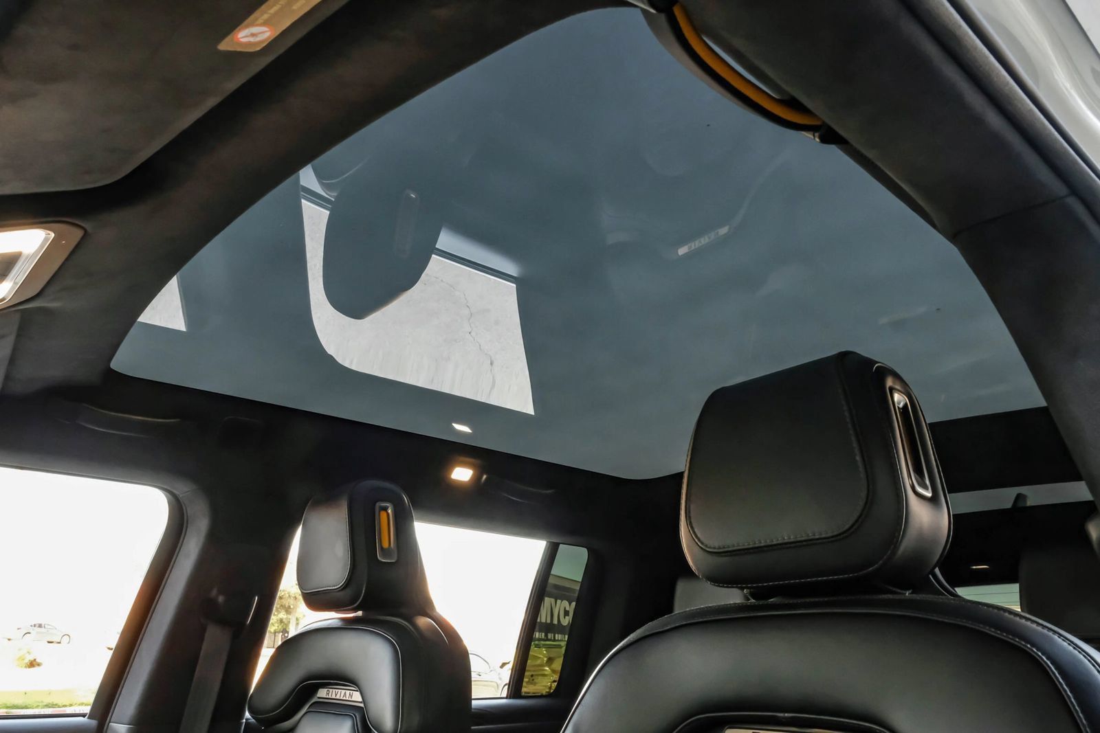 Used 2024 Rivian R1S Adventure Dual AWD/4WD image 4