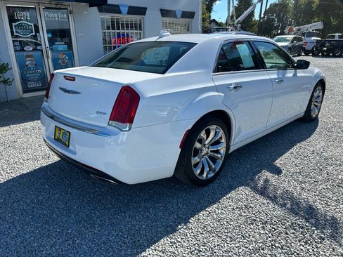 Used 2019 Chrysler 300 Limited RWD image 2