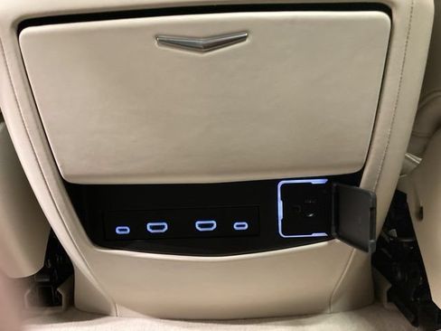 Used 2024 Cadillac Escalade Premium Luxury Platinum AWD/4WD image 30