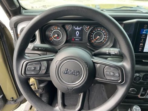 Used 2025 Jeep Gladiator Sport AWD/4WD image 17