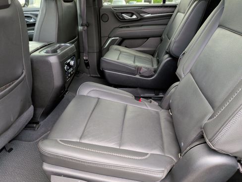 Used 2021 GMC Yukon Denali w/ Denali Premium Package image 38