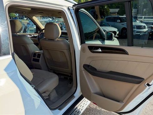 Used 2015 Mercedes-Benz GL 450 4MATIC image 36