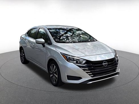 Used 2025 Nissan Versa SV FWD image 2