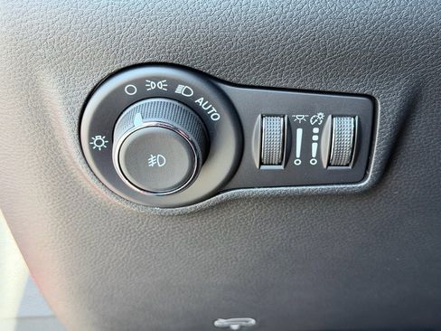 New 2026 Jeep Compass Latitude image 11