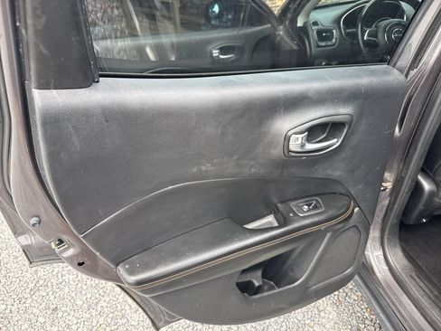 Used 2020 Jeep Compass Limited FWD image 11