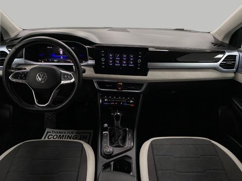 Used 2025 Volkswagen Taos SE image 20