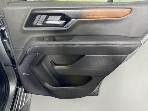 Used 2025 GMC Yukon Denali AWD/4WD image 28