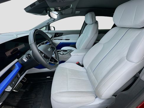 Used 2025 Cadillac Optiq Luxury 2 w/ LPO, Floor Liner Package AWD/4WD image 13