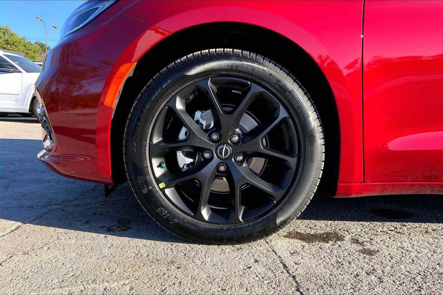New 2026 Chrysler Pacifica Select w/ S Appearance Package FWD image 11