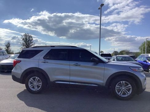 Used 2020 Ford Explorer XLT w/ Comfort Package image 4
