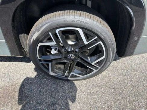 New 2026 Volkswagen Tiguan SEL R-Line AWD/4WD image 9