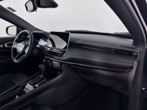 New 2026 Jeep Compass Latitude image 30