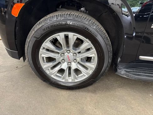 Used 2022 GMC Yukon XL Denali AWD/4WD image 11