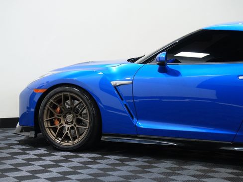 Used 2020 Nissan GT-R Premium AWD/4WD image 19