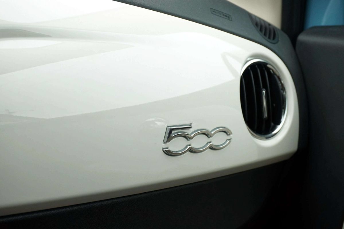 Used 2019 FIAT 500 Lounge FWD image 26
