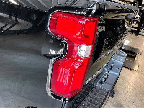 Used 2024 Chevrolet Silverado 1500 RST w/ Z71 Off-Road Package image 35