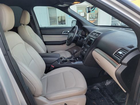 Used 2018 Ford Explorer XLT w/ Equipment Group 202A AWD/4WD image 25