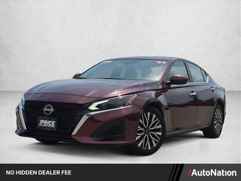 Used 2024 Nissan Altima 2.5 SV w/ SV Premium Package FWD image 1