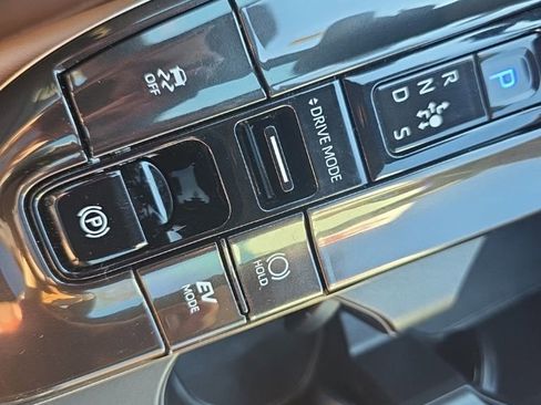 Used 2025 Toyota Crown Signia Limited image 30