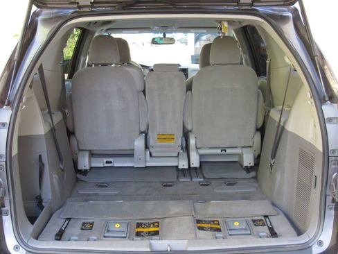 Used 2014 Toyota Sienna LE FWD image 23