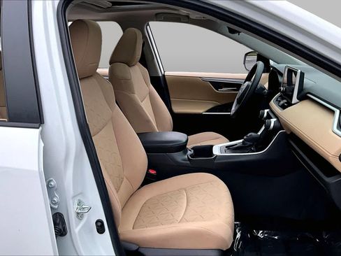 Used 2023 Toyota RAV4 XLE w/ Convenience Package FWD image 9