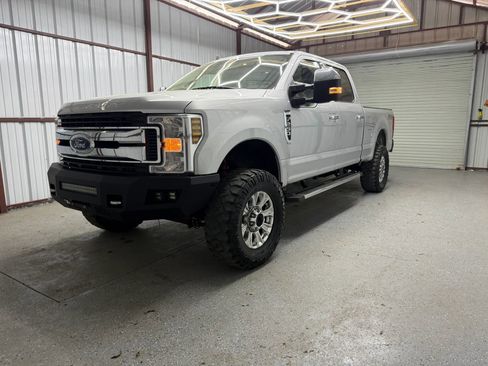 Used 2019 Ford F250 XLT w/ XLT Premium Package AWD/4WD image 3