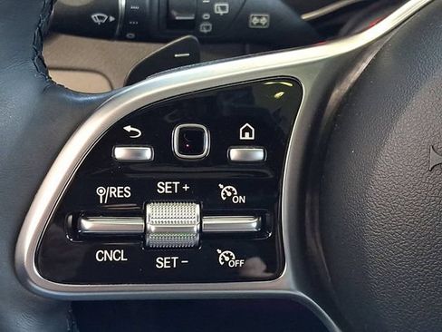 Used 2021 Mercedes-Benz GLC 300 4MATIC image 24