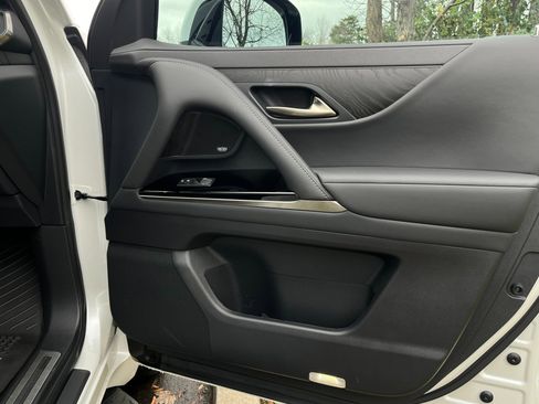 Used 2025 Lexus LX 600 4WD w/ Luxury Package image 40