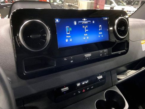 Used 2025 Mercedes-Benz Sprinter 2500 image 5