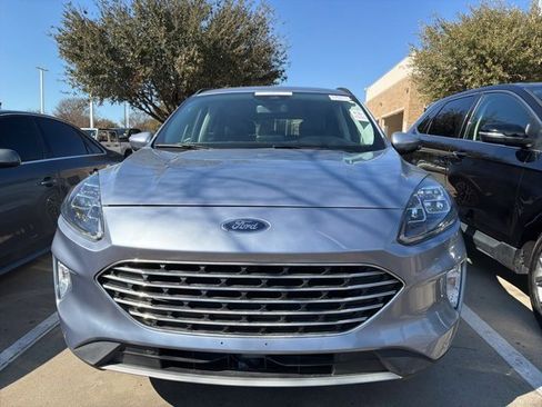 Used 2022 Ford Escape Titanium image 2