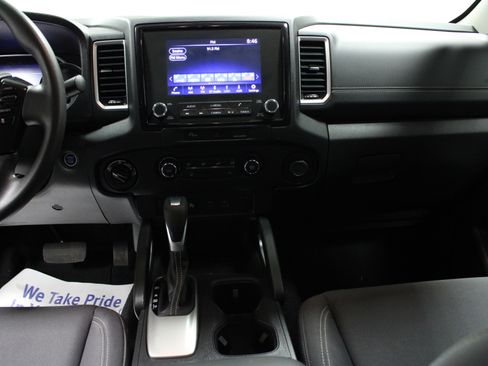 Used 2024 Nissan Frontier SV w/ Technology Package AWD/4WD image 18