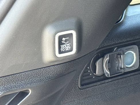 New 2027 Jeep Grand Cherokee Altitude RWD image 19