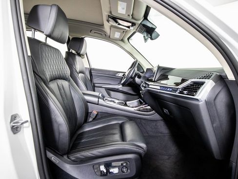 Used 2025 BMW X7 xDrive40i image 9