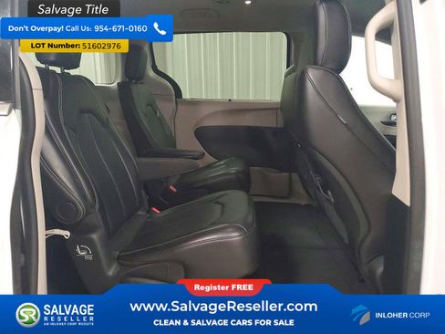Used 2024 Chrysler Pacifica Touring-L FWD image 15
