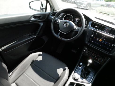 Used 2020 Volkswagen Tiguan SE AWD/4WD image 9