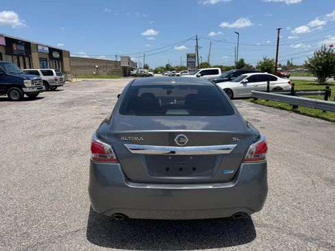 Used 2014 Nissan Altima 2.5 SL w/ Technology Package FWD image 4