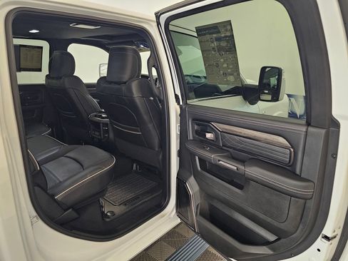 Used 2025 RAM 3500 Limited AWD/4WD image 27