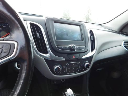 Used 2018 Chevrolet Equinox LT AWD/4WD image 17