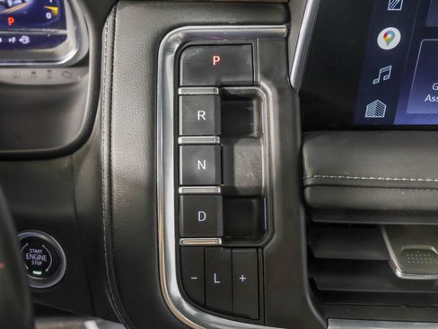 Used 2022 Chevrolet Tahoe Z71 w/ Luxury Package AWD/4WD image 36