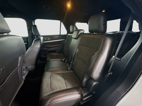 Used 2018 Ford Explorer XLT w/ Equipment Group 202A image 25
