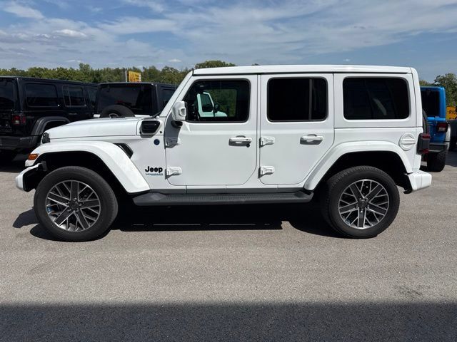 Used 2022 Jeep Wrangler Unlimited Sahara AWD/4WD image 7