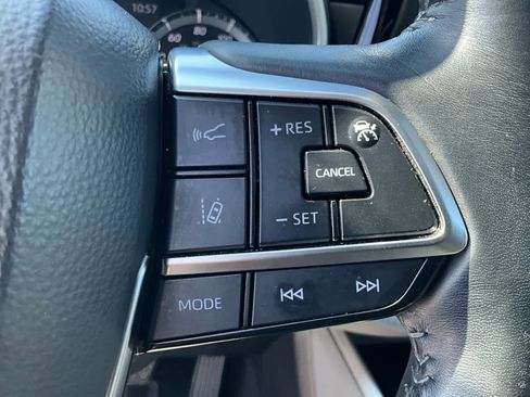 Used 2021 Toyota Highlander XLE image 26