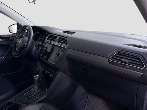 Used 2020 Volkswagen Tiguan SE w/ Panoramic Sunroof Package FWD image 29