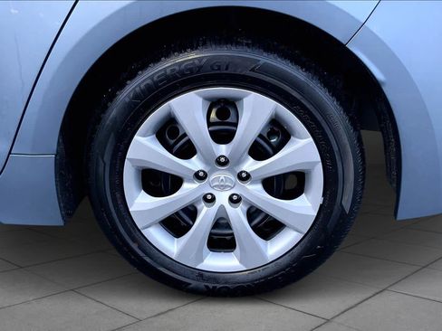 Used 2025 Toyota Corolla LE w/ Convenience Package image 11