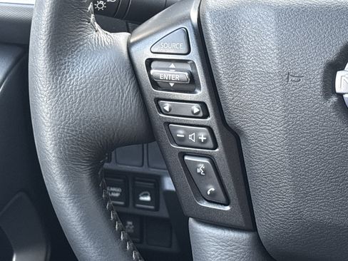 Used 2022 Nissan Frontier SV AWD/4WD image 4