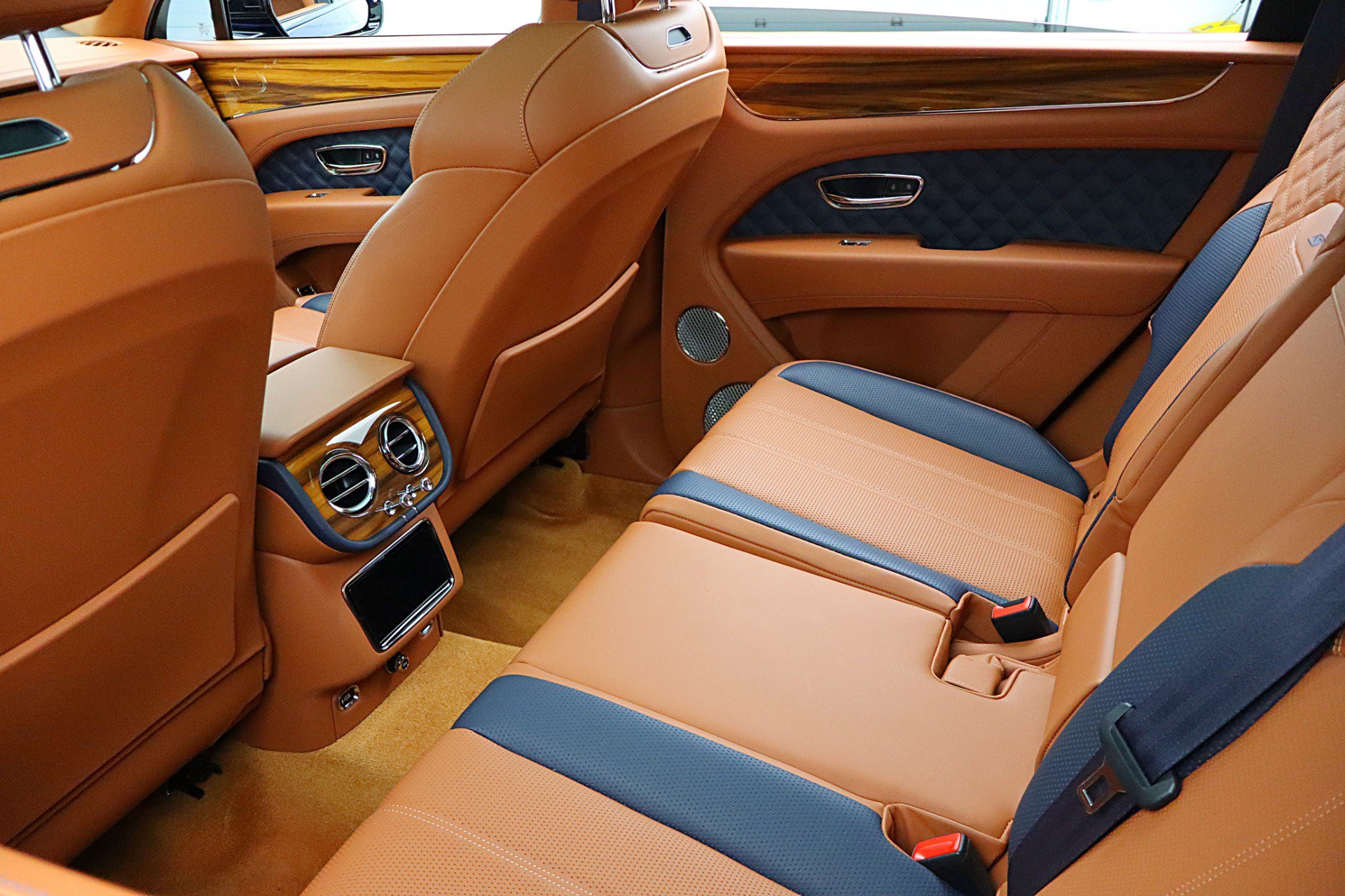 Certified 2022 Bentley Bentayga AWD/4WD image 30